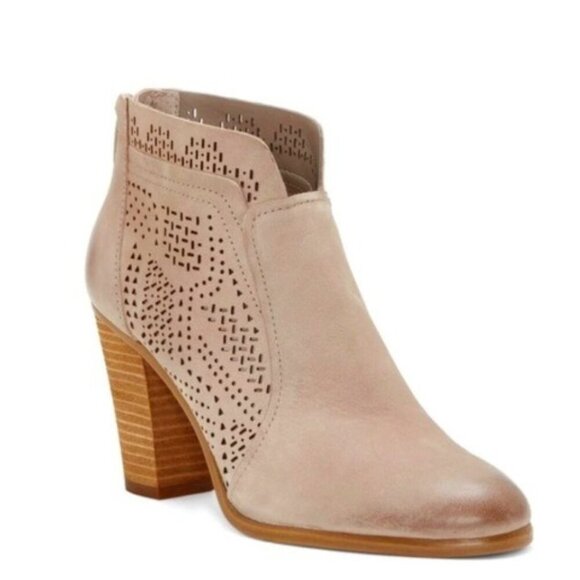 NWT VINCE CAMUTO Frasitta Ankle Booties Taupe Suede Perforated Lace 11 MSRP $225 - Picture 1 of 9